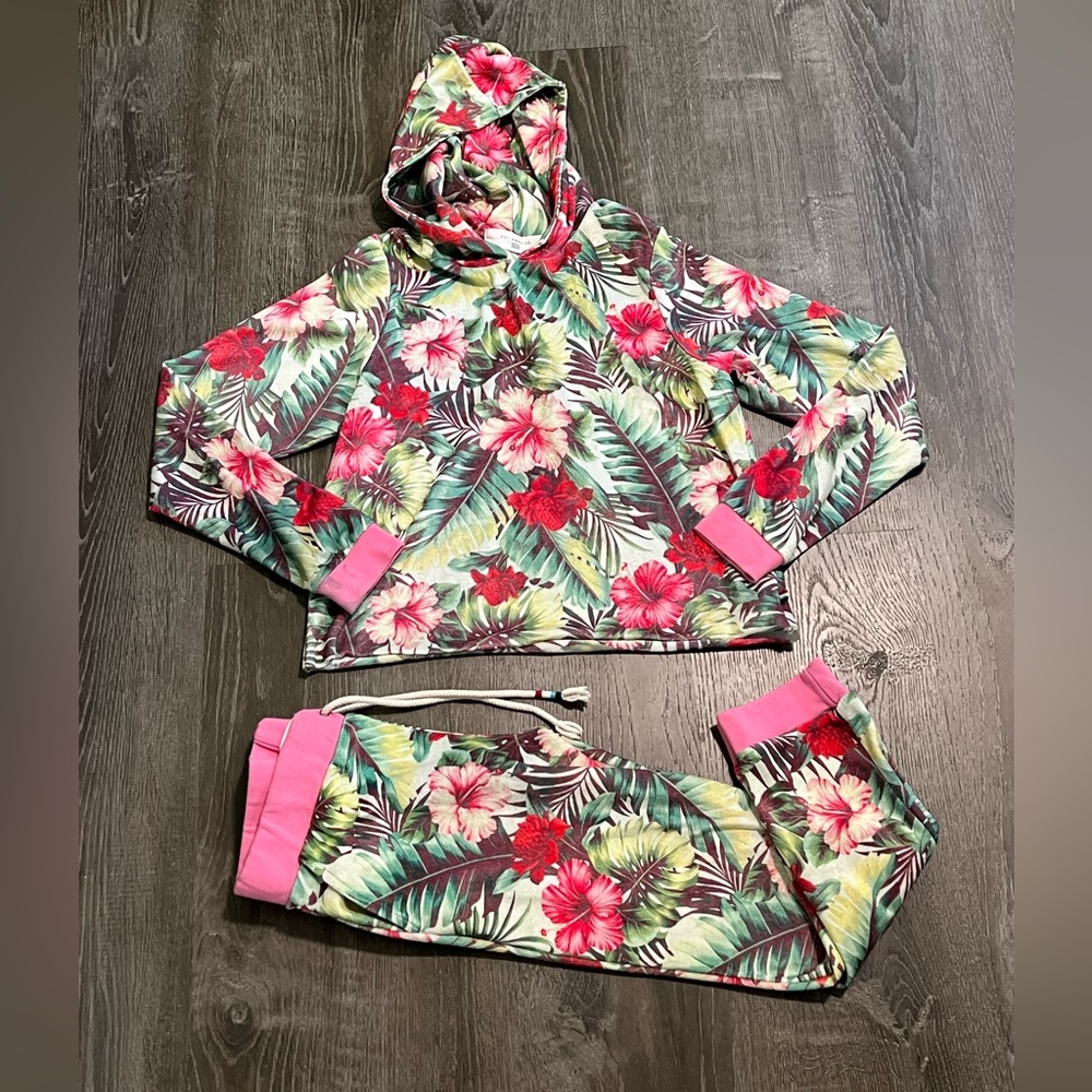 SOL ANGELES**Floral Soft Sweatsuit Set**Size 12 + 14 $178